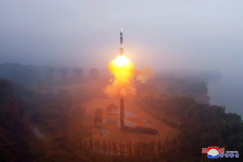 Triều Tiên phóng thử tên lửa đạn đạo liên lục địa Hwasong-19 hôm 31-10. Ảnh: KCNA