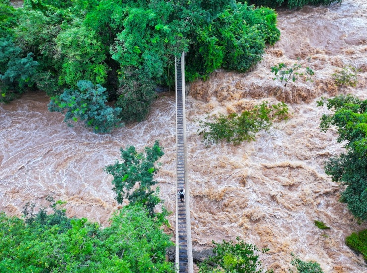 Travel blogger Việt: Ở nhà tổ chim, đu zipline ngắm đá vôi tại Lào - 2