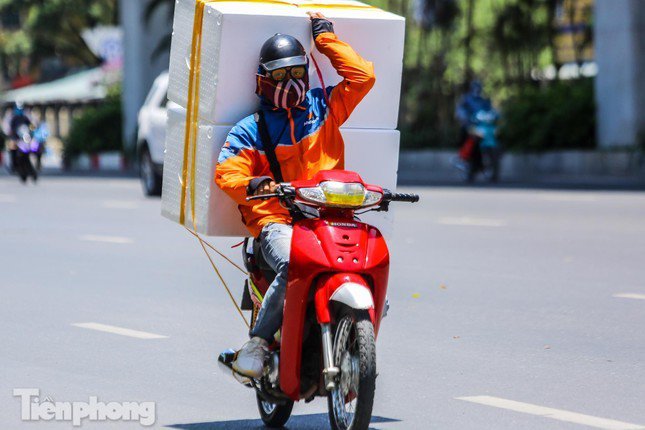 Dự báo thời tiết những ngày tới: Miền Trung mưa lớn kéo dài, Miền Bắc chuyển rét