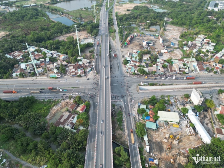 Loạt dự án giao thông trọng điểm đình trệ, kẹt xe bủa vây khu Đông TPHCM