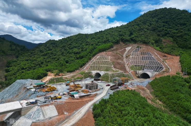 Đoạn cao tốc Vũng Áng - Bùng dài 55 km tiến độ vượt trội, chuẩn bị hoàn thành trước hạn