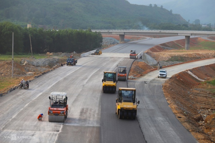 Đoạn cao tốc Vũng Áng - Bùng dài 55 km tiến độ vượt trội, chuẩn bị hoàn thành trước hạn