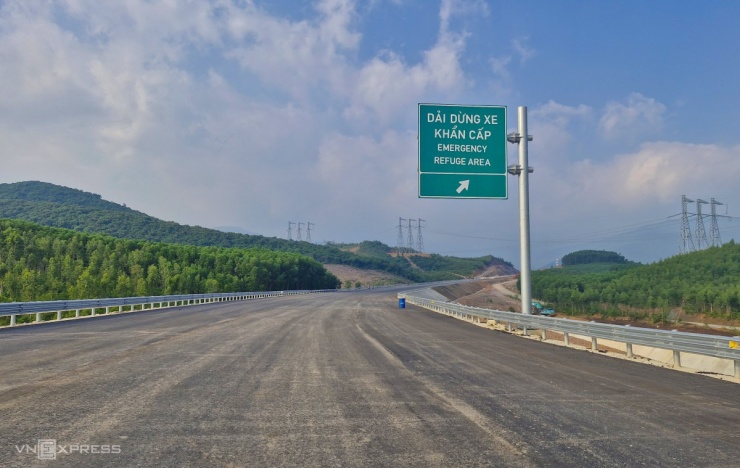 Đoạn cao tốc Vũng Áng - Bùng dài 55 km tiến độ vượt trội, chuẩn bị hoàn thành trước hạn