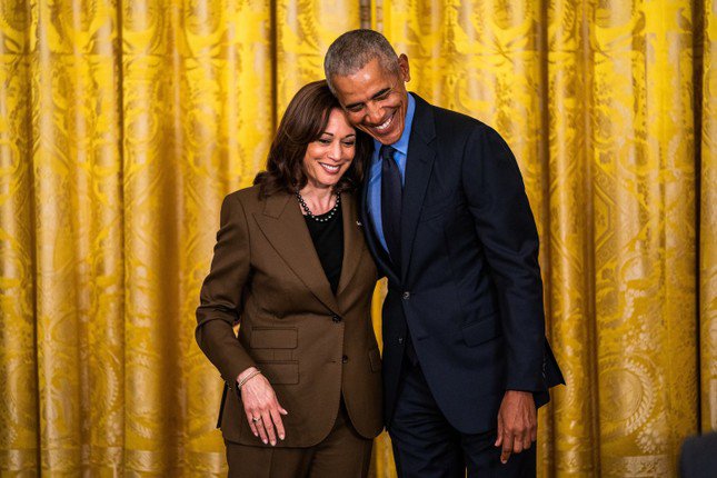 Bà Kamala Harris và ông Barack Obama. Ảnh: ABC News.