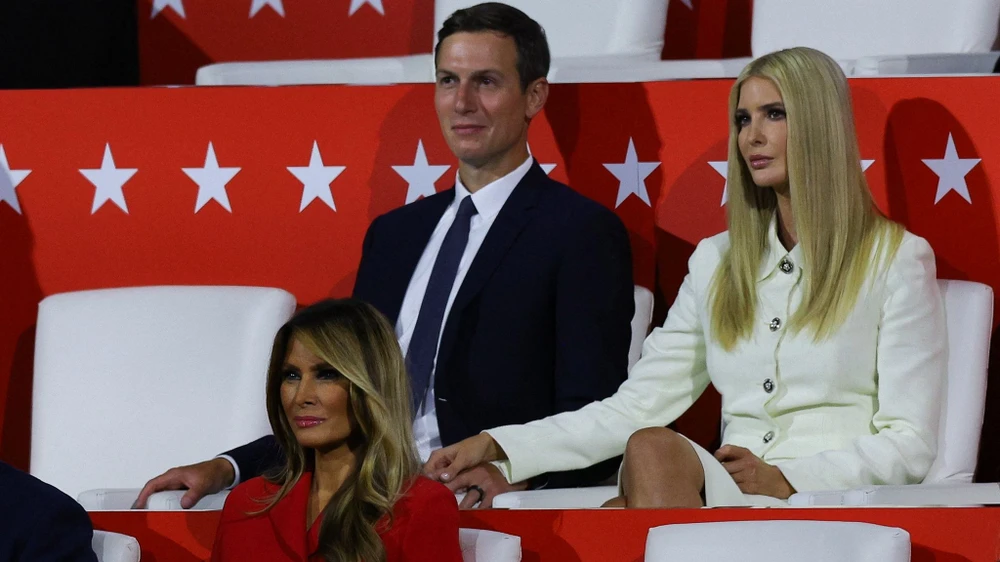 Cô Ivanka Trump cùng chồng Jared Kushner tại Đại hội toàn quốc đảng Cộng hoà hồi tháng 7-2024. Ảnh: REUTERS