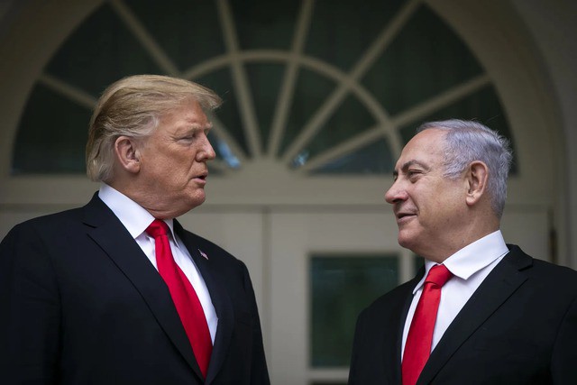 Ông Donald Trump và Thủ tướng Israel Benjamin Netanyahu tại Nhà Trắng năm 2019. Ảnh: Bloomberg