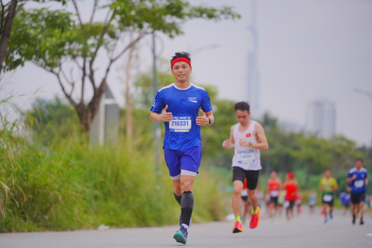 Kịch tính Hoàng Nguyên Thanh, Trịnh Quốc Lượng tranh tài giải marathon di sản Hà Nội 2024 - 8