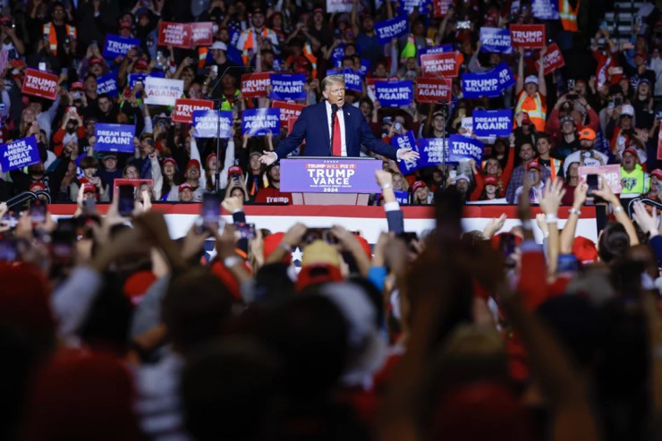 Ông Trump vận động tranh cử ở thành phố Milwaukee, bang Wisconsin vào ngày 1/11. Ảnh: Chip Somodevilla/Getty Images.