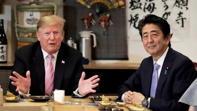 Tổng thống Mỹ Donald Trump và Thủ tướng Nhật Bản Shinzo Abe năm 2019. Ảnh: Reuters.