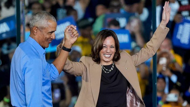 Phó Tổng thống Mỹ Kamala Harris và cựu Tổng thống Mỹ Barack Obama. Ảnh: Euronews.