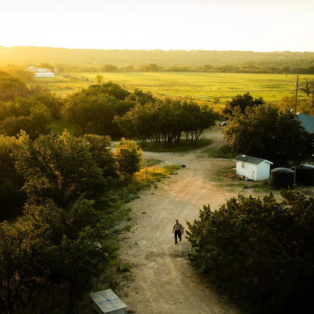 Ông Drew Miller tại một cơ sở sinh tồn ở bang Texas. Ảnh: The New Yorker.