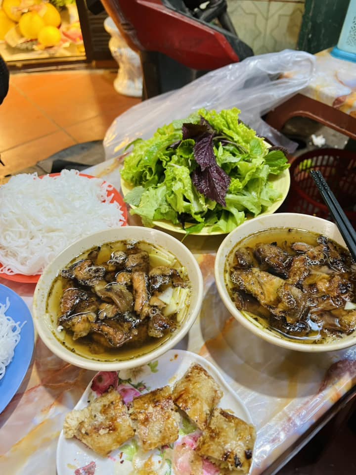 &nbsp;Bún chả Hàng Quạt (quận Hoàn Kiếm)