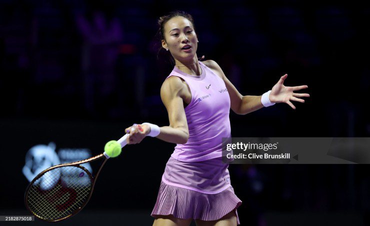 Zheng Qinwen thắp sáng hy vọng vào bán kết WTA Finals