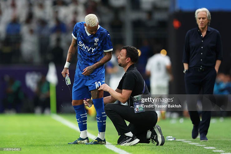 Neymar vừa trở lại đã tái phát chấn thương