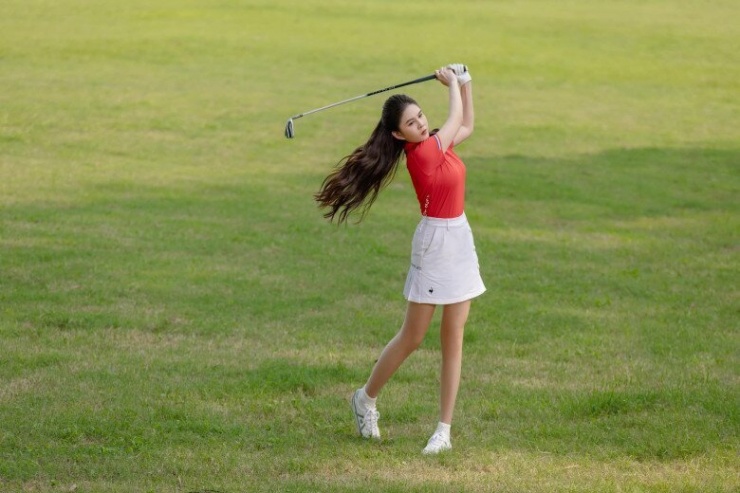 Vũ Thu Hoài cũng là một “chiến thần” thường xuyên xuất hiện trên sân golf.