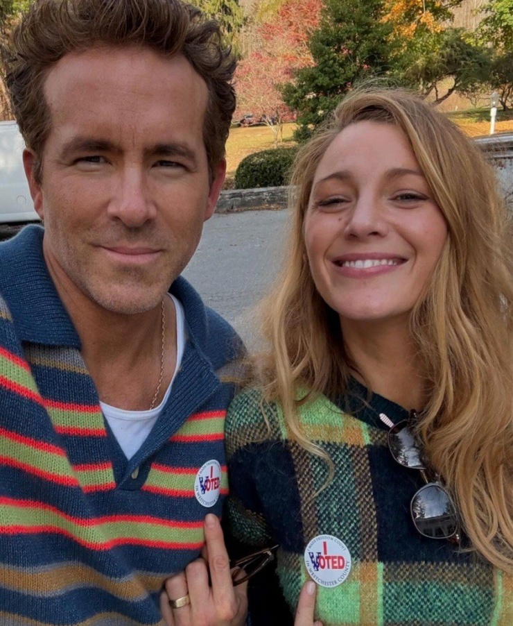 Ryan Reynolds và Blake Lively đến quận Westchester, New York, để cùng nhau bỏ phiếu. Trên trang cá nhân, bạn thân Taylor Swift kêu gọi "tham gia vào dân chủ và bình đẳng cho phụ nữ".