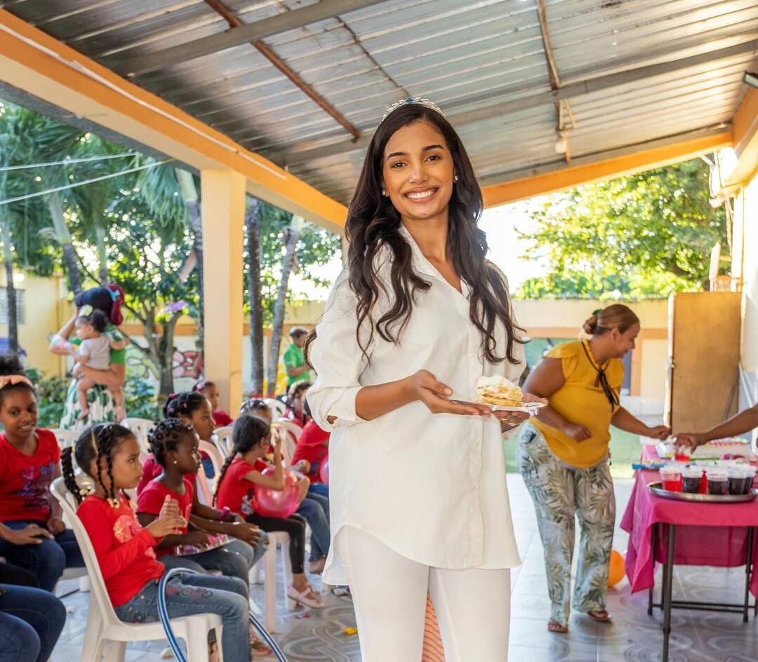 Celinee cùng bà của mình đã phát động quỹ "Cùng nhau chúng ta làm nhiều hơn" với sứ mệnh hỗ trợ và thúc đẩy giáo dục cho trẻ em.