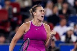 Sabalenka chiếm ngôi số 1 năm 2024, Swiatek vô địch WTA Finals cũng vô nghĩa