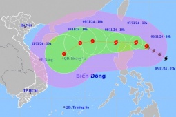 Bão mạnh cấp 13 gần Biển Đông