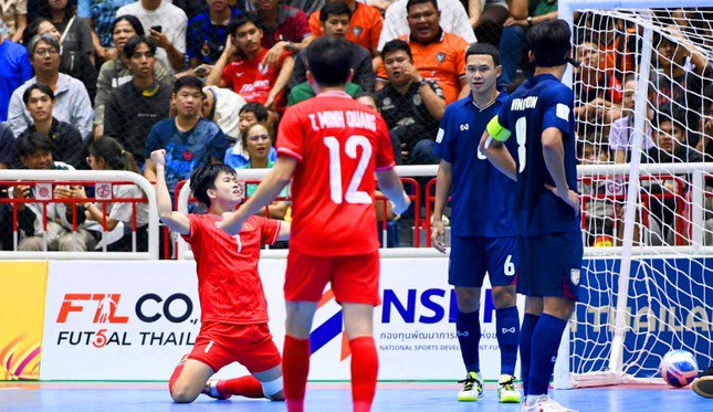 HLV tuyển futsal Thái Lan nói gì sau trận thua sốc đội tuyển Việt Nam? - 1