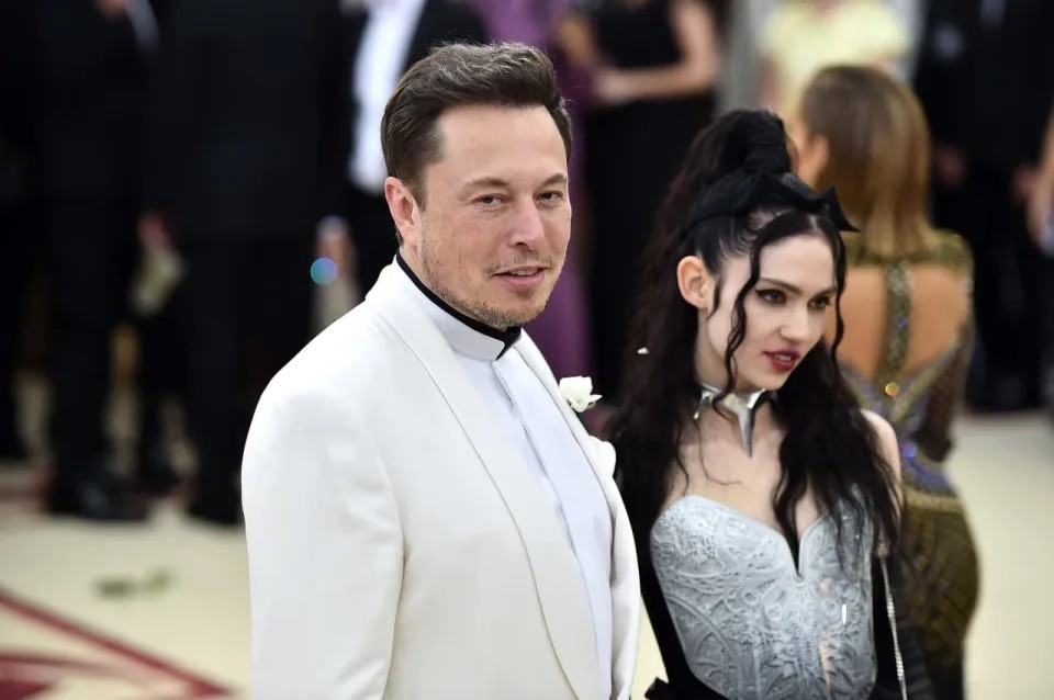 Elon Musk và Grimes ở Thành phố New York năm 2018.&nbsp;