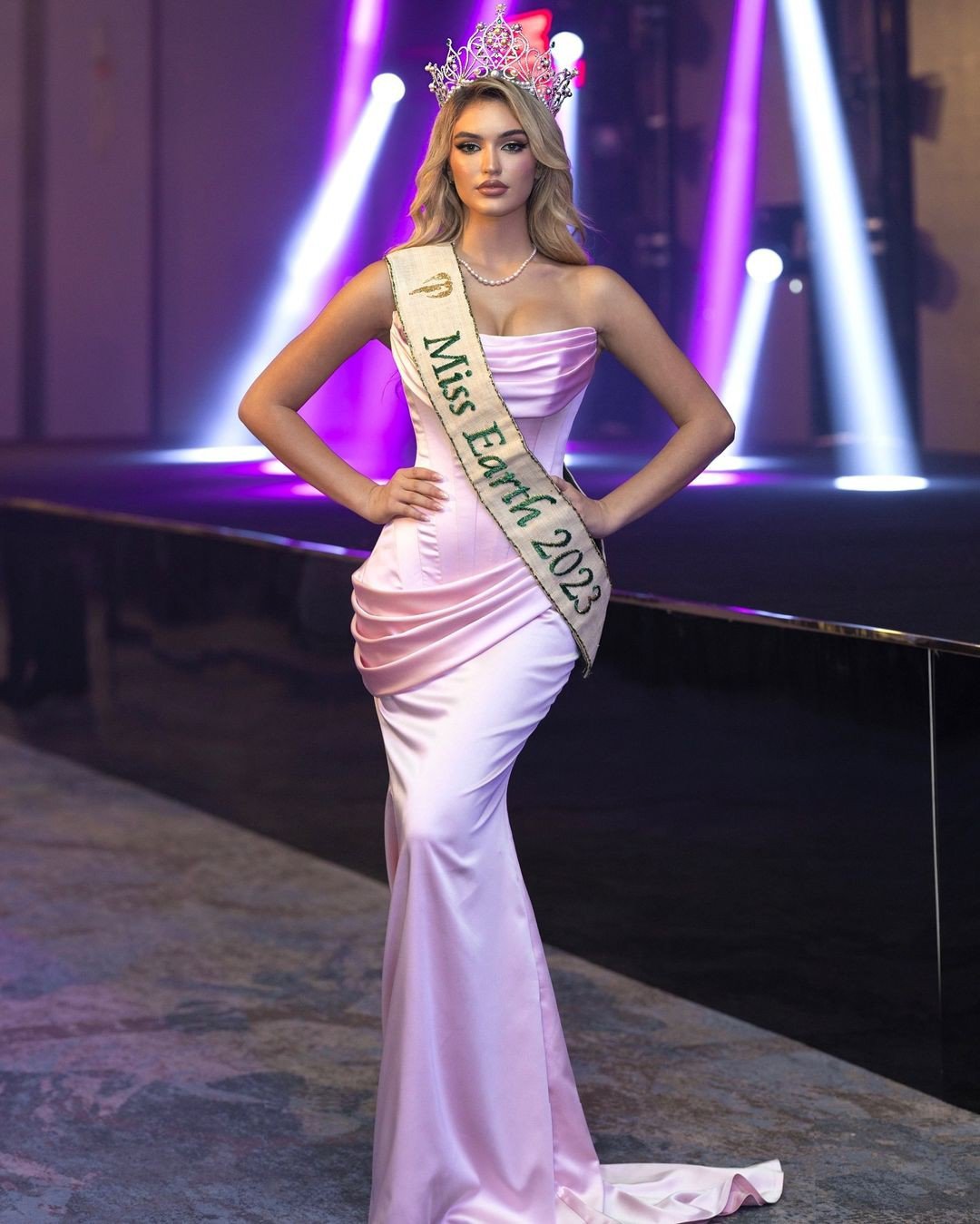 Hồi tháng 8, Drita Zira tham dự chung kết Miss Middle East ở Các Tiểu vương quốc Ả Rập Thống nhất.