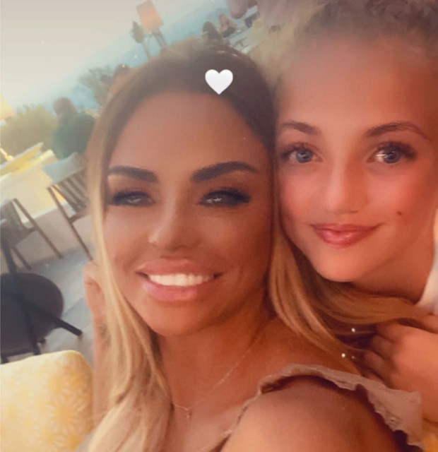 Katie Price và con gái tuổi teen. Ảnh: Instagram