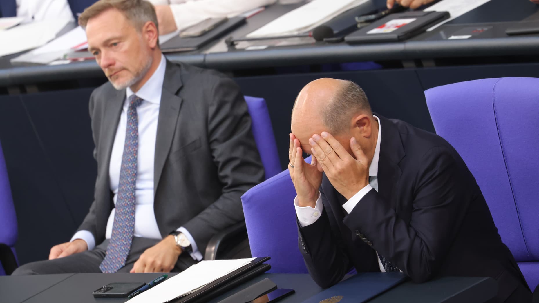 Thủ tướng Đức Olaf Scholz (phải) và Chủ tịch đảng Dân chủ Tự do (FDP)&nbsp;Christian Lindner. Ảnh: Getty Images.