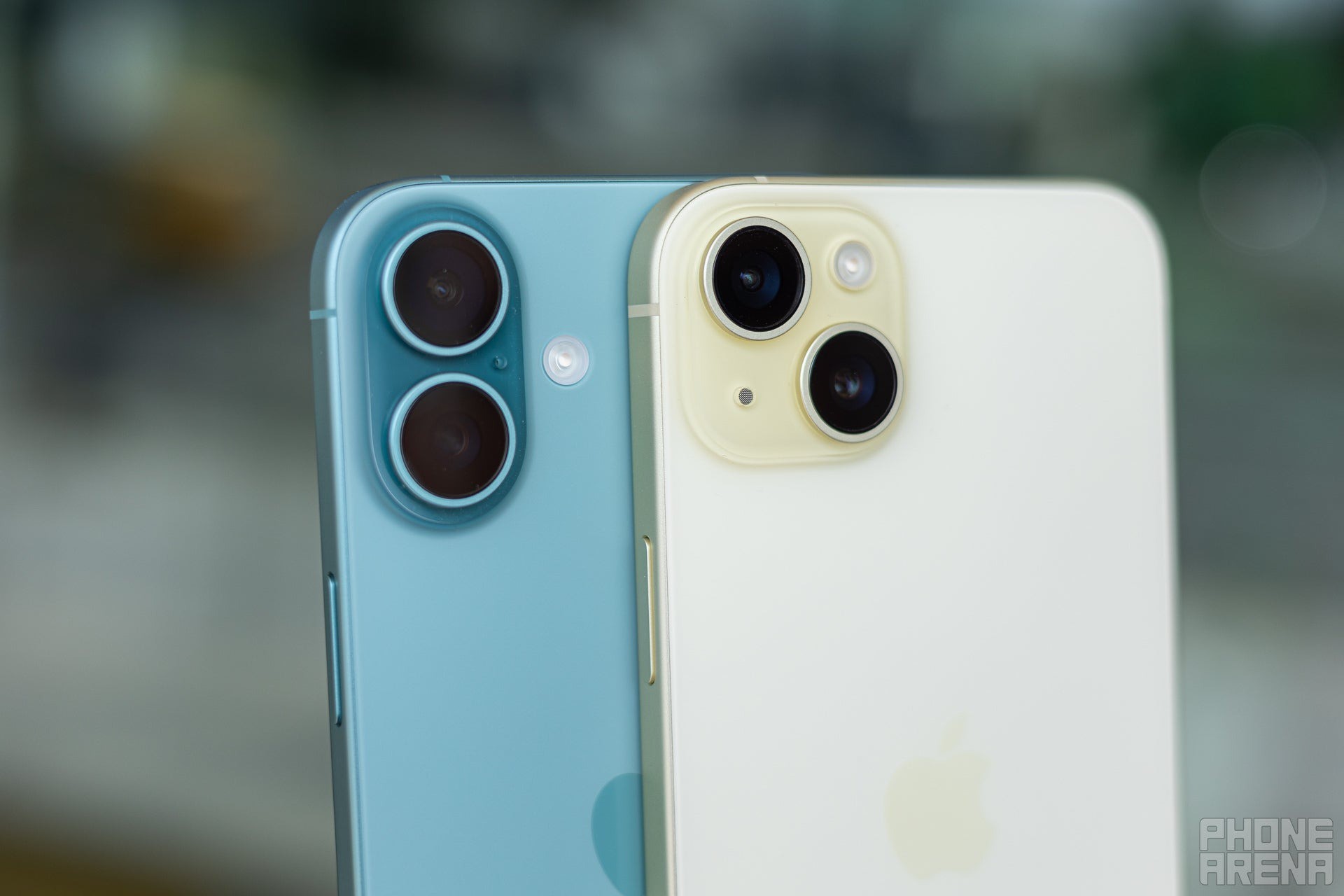 iPhone 16 Plus và 15 Plus đều có cụm camera chính 48 MB và camera góc siêu rộng 12 MP.