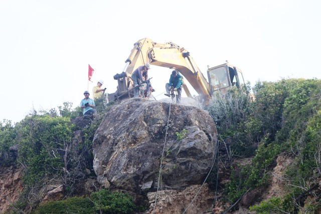 Thành công phá vỡ khối đá 