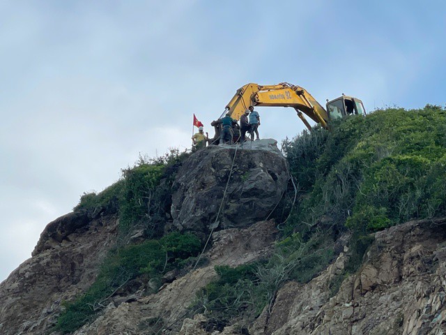 Thành công phá vỡ khối đá 