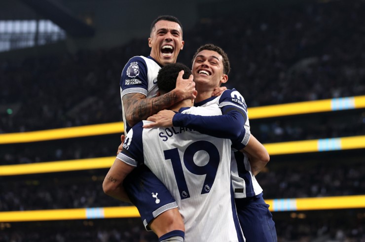 Ipswich Town khó cản bước Tottenham