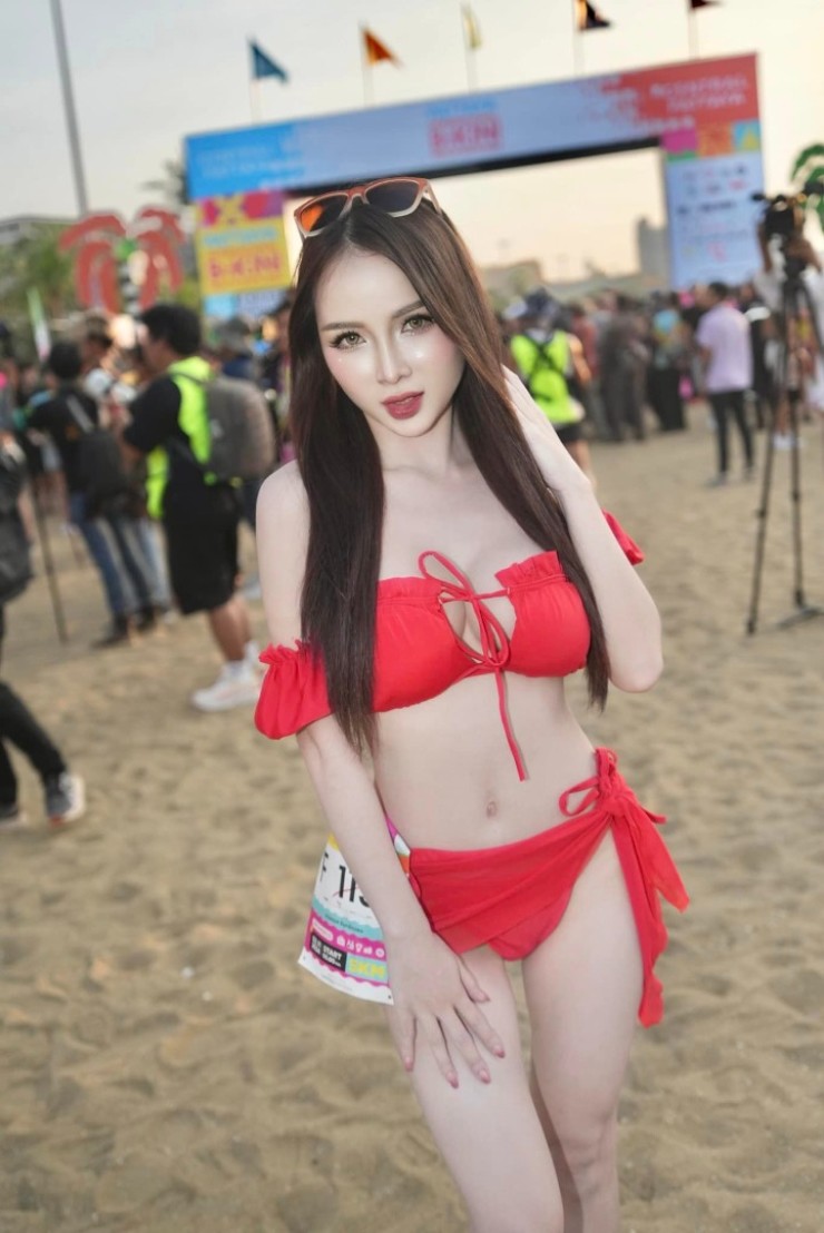 "Hoa mắt chóng mặt" ở giải chạy bikini Thái Lan, thời trang rực rỡ đủ sắc màu - 9