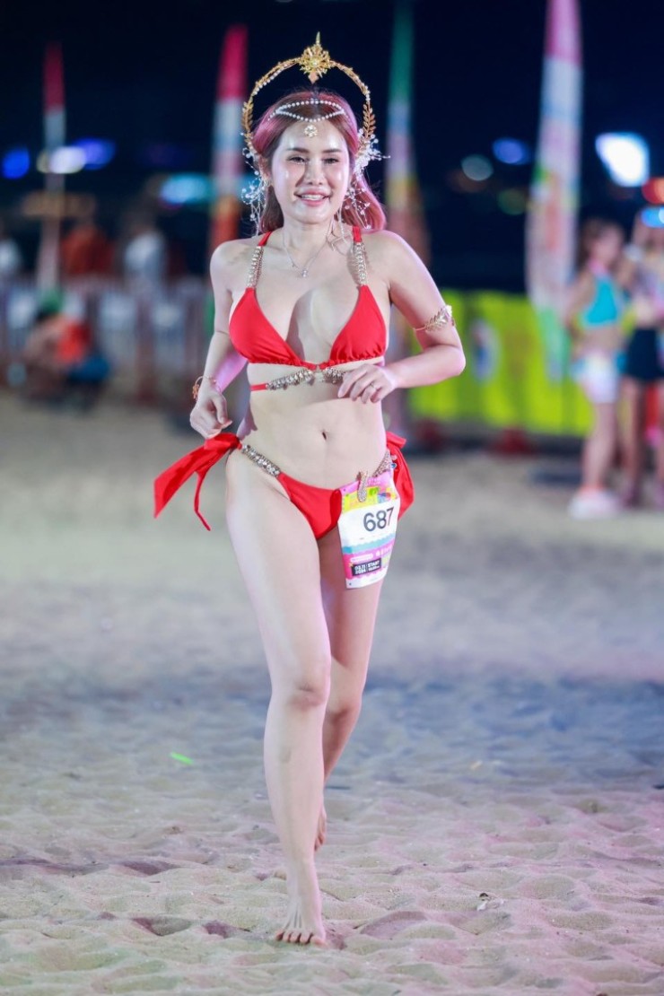 "Hoa mắt chóng mặt" ở giải chạy bikini Thái Lan, thời trang rực rỡ đủ sắc màu - 8