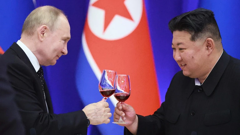 Tổng thống Nga Vladimir Putin và lãnh đạo Triều Tiên Kim Jong-un dự tiệc chiêu đãi tại thủ đô Bình Nhưỡng (Triều Tiên) ngày 19-6. Ảnh: SPUTNIK