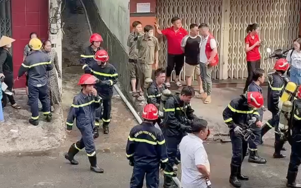 Hỏa hoạn kinh hoàng bùng phát tại khu trọ, một người tử vong, nhiều nạn nhân mắc kẹt được giải cứu