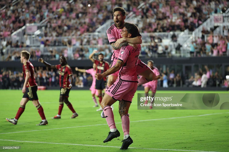 Messi ghi bàn nhưng không thể giúp Inter Miami đi tiếp ở vòng&nbsp;playoff MLS Cup