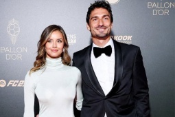 Mats Hummels hẹn hò người mẫu Victoria's Secret kém 10 tuổi