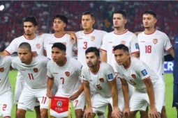 Indonesia nhận 'mưa' án phạt từ FIFA