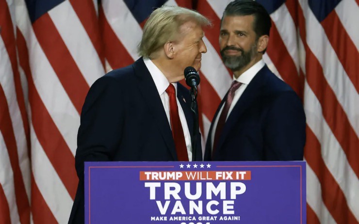 Donald Trump Jr, con trai cả của ông Trump, tuyên bố ủng hộ việc loại bỏ "những người theo chủ nghĩa tân bảo thủ và hiếu chiến” trong chính quyền mới. Ảnh: Joe Raedle/Getty Images.