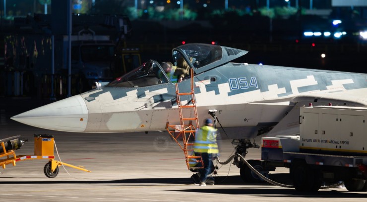 Máy bay chiến đấu Sukhoi Su-57 Felon tại Sân bay quốc tế Vũ Túc Thái Nguyên (Taiyuan Wusu) ở thành phố Thái Nguyên, tỉnh Sơn Tây, Trung Quốc. Nga đang quảng bá phiên bản xuất khẩu của Su-57. Ảnh: Eurasian Times