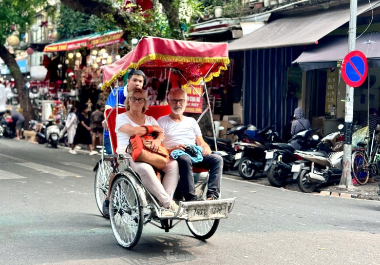 Trời nắng đẹp, &#39;nàng thơ&#39; check-in Giáng sinh sớm lung linh sắc màu - 20