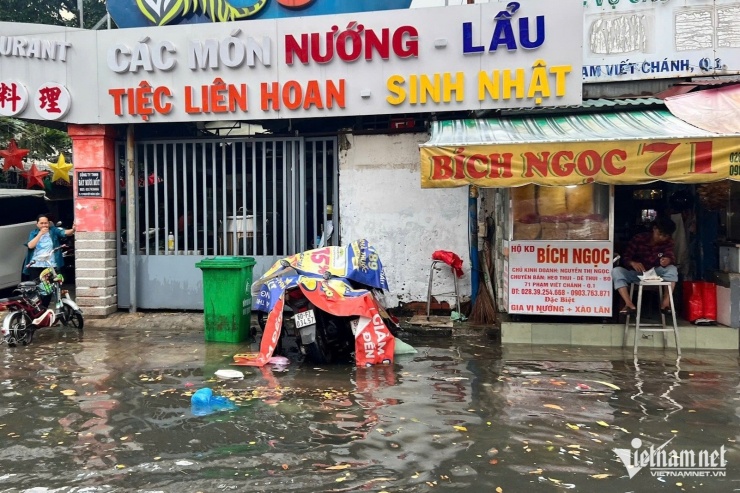 Mưa Lớn Gây Ngập Úng Nghiêm Trọng tại Trung Tâm TPHCM