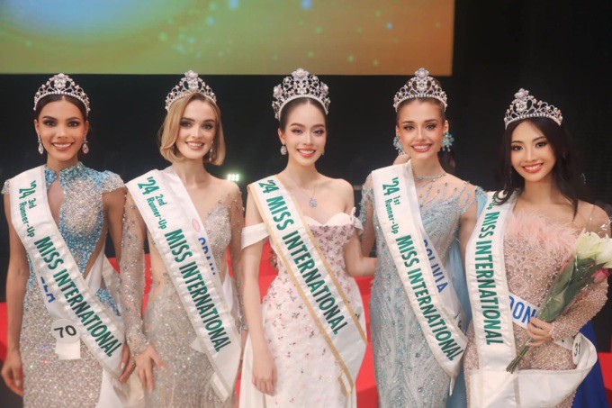 Tân Miss International 2024 Thanh Thủy cùng các á hậu.