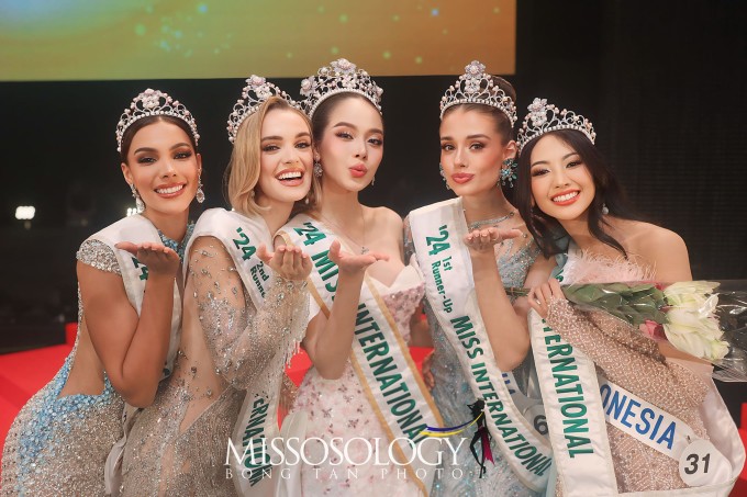 Khán giả quốc tế: &#39;Thanh Thủy xứng đáng đăng quang Miss International&#39; - 4