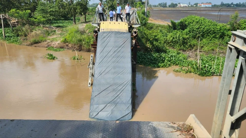 Tài xế xe tải gây sập cầu ở An Giang sắp bị khởi tố