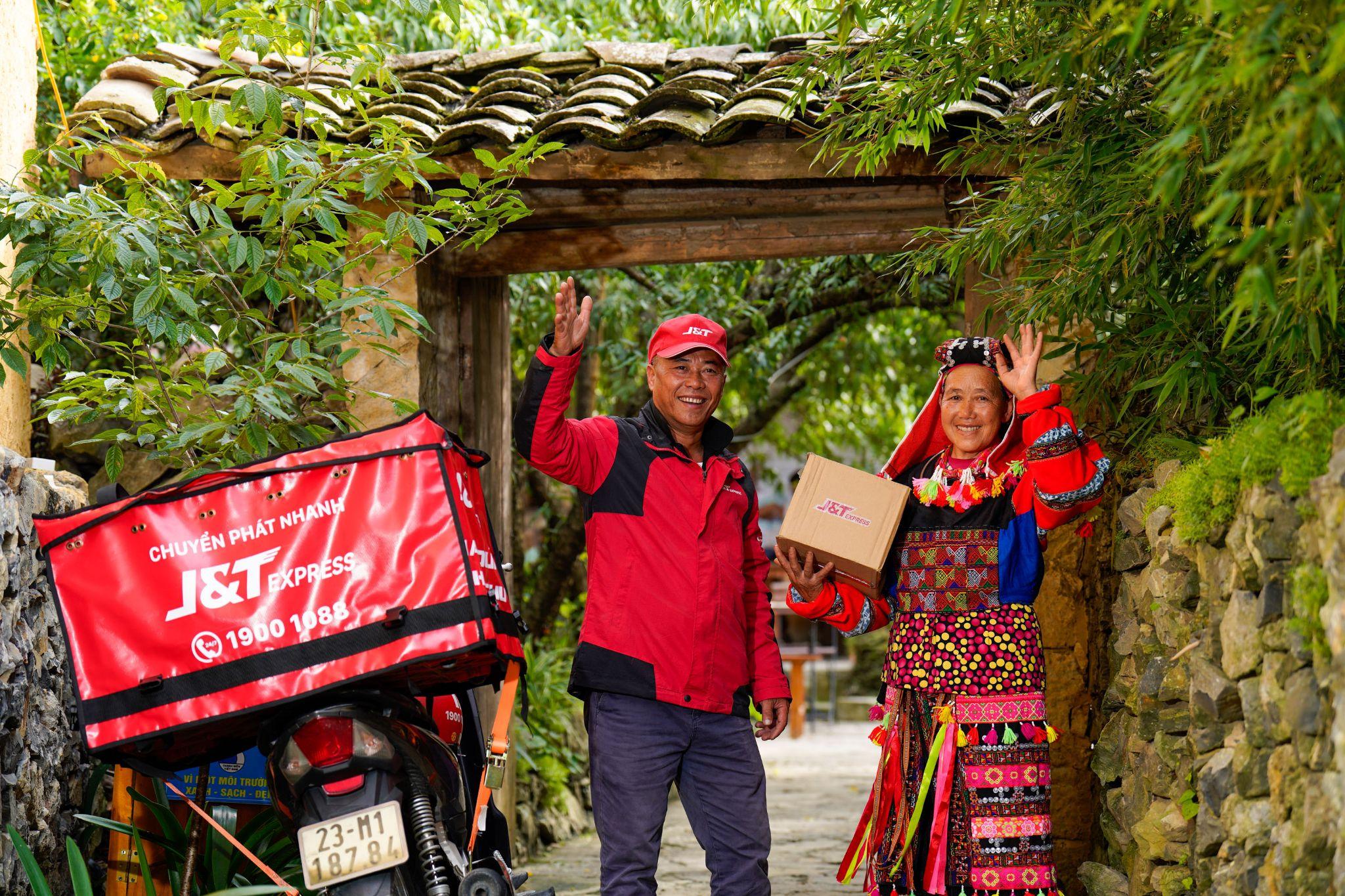 Chuyển phát nhanh đáp ứng nhu cầu giao nhận hàng hóa đa dạng từ thành thị đến nông thôn và hải đảo, góp phần không nhỏ vào thành công của các nhà bán online.