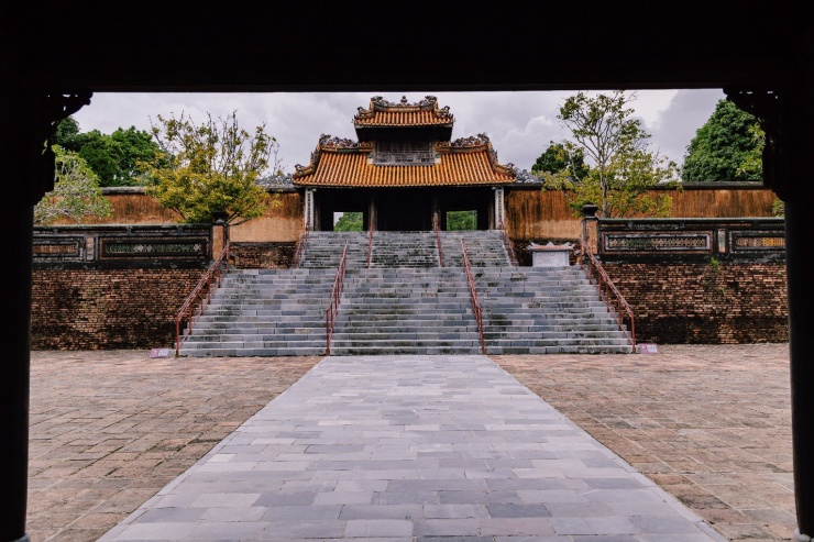 Nằm trong Quần thể di tích Cố đô Huế, được UNESCO công nhận là di sản văn hóa thế giới, lăng vua Tự Đức tọa lạc tại phường Thủy Xuân (thành phố Huế).