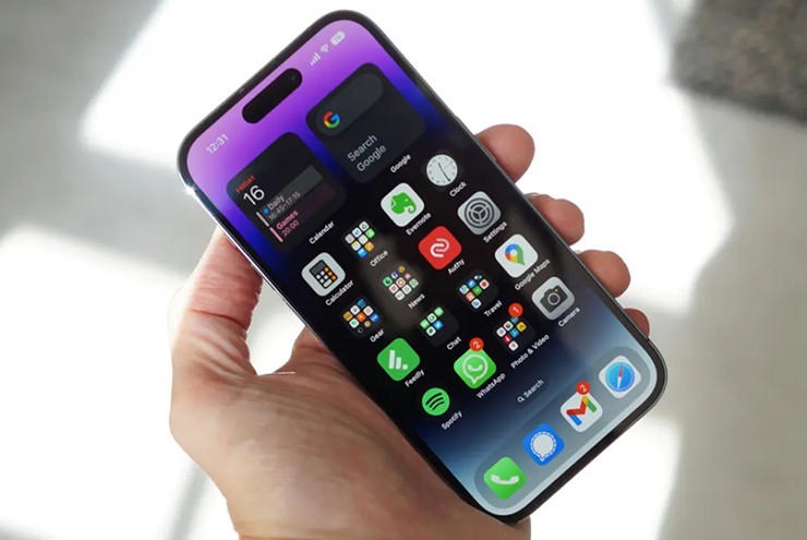 iPhone 14 Pro Max là smartphone đầu tiên của Apple có Dynamic Island.