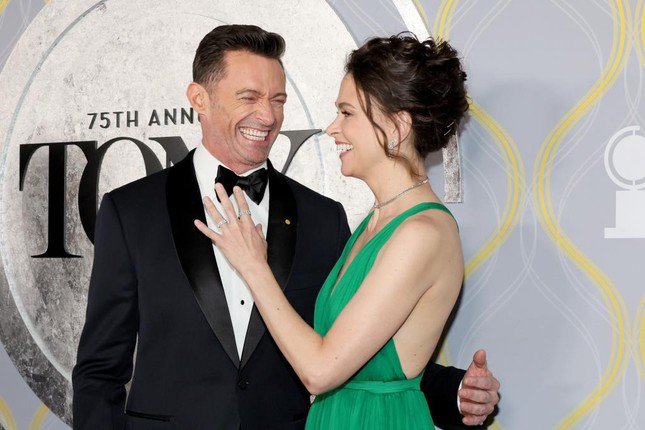 Hugh Jackman bị đồn ngoại tình với bạn diễn Sutton Foster. Ảnh: Getty Images.